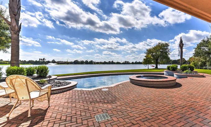 Nassau Bay House | Lakefront Houston House - 1 Mi to Space Center!