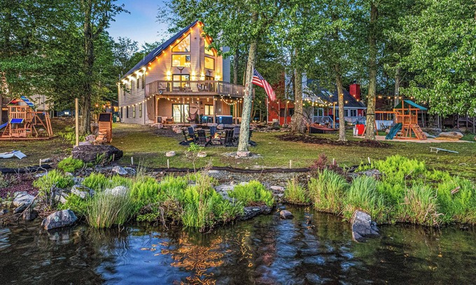 Tobyhanna Ski Chalet | Lakefront - Kayaks, Hot Tub, Fire Pits, Swingset, EV