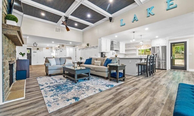Waleska House | Lakefront Lake Arrowhead Home w/hot tub