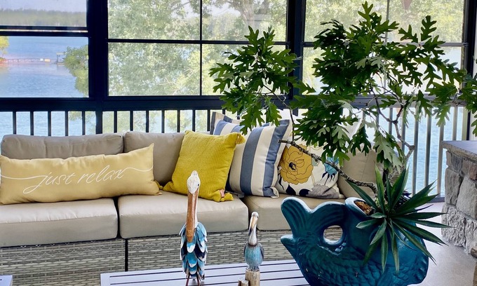 Anderson House | Lakefront lake heartwell next to public access 5,000 Sqft