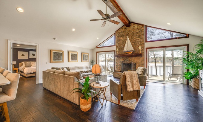 Buckhead House | Lakefront Lake Oconee Home: Boat Dock + Hot Tub