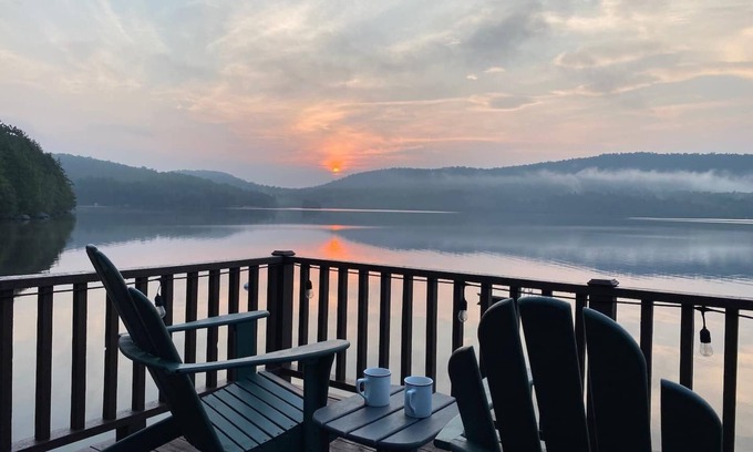 Town of Clifton House | Lakefront living with incredible lake and mountain views