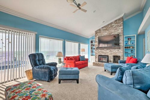 West Livingston House | Lakefront Livingston Home with Grill and Views!