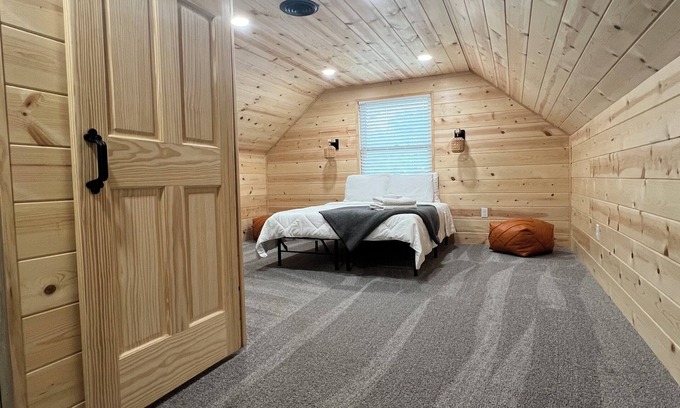 Gypsum House | Lakefront Lodge on Sandusky Bay