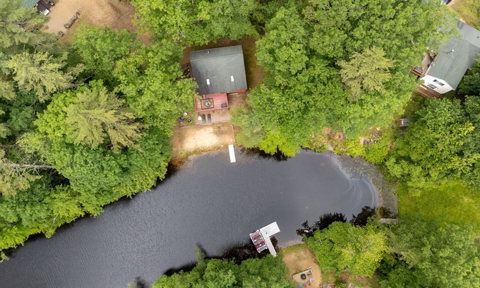 Barnstead House | Lakefront Log Home | Pedal Boat | Kayaks | AC