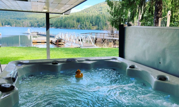 Shawnigan Lake House | Lakefront lower suite with sport court, Hot tub! Family Friendly and sleeps 8!