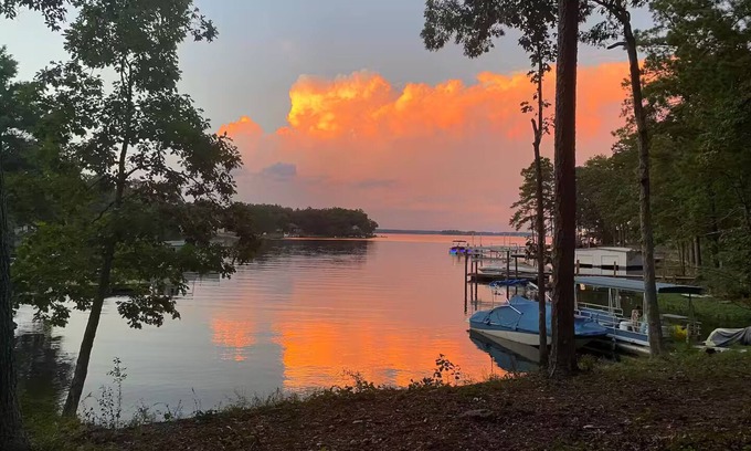 Gilbert Apartment | Lakefront Luxury Apartment on Lake Murray ~ Next to Marina