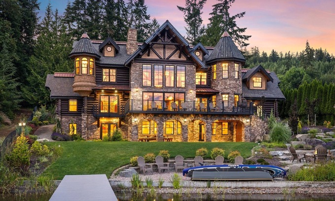 Olympia Other | Lakefront Luxury Castle w/Hot Tub - Great for Groups, Gatherings, & Reunions!