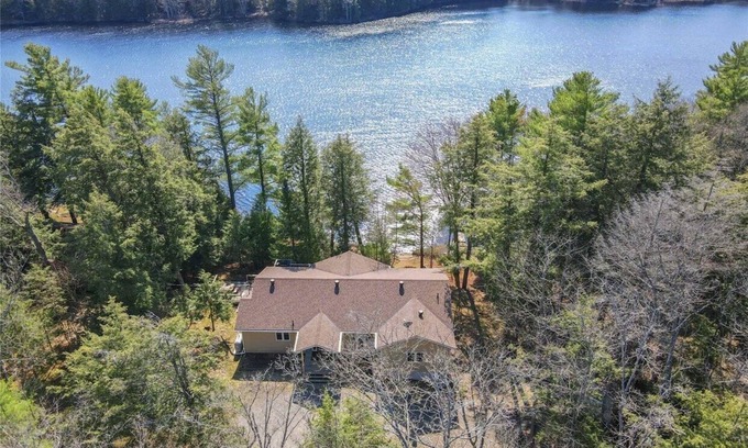 Georgian Bay Cottage | Lakefront Luxury Cottage on South Gibson Lake