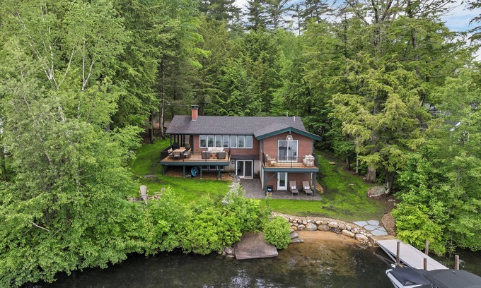 Meredith House | Lakefront Luxury – Dock, Beach, Deck & Game Room | Sleeps 10