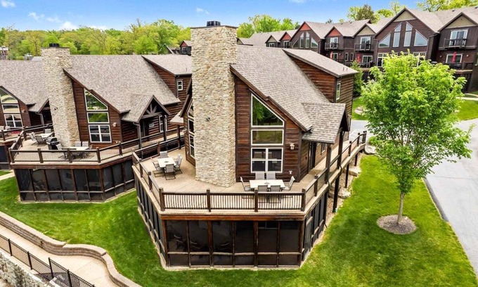 Indian Point Cabin | Lakefront Luxury Lodge 1 ~2mi to Silver Dollar City~HUGE Resort POOL~Dock~FREE amenities