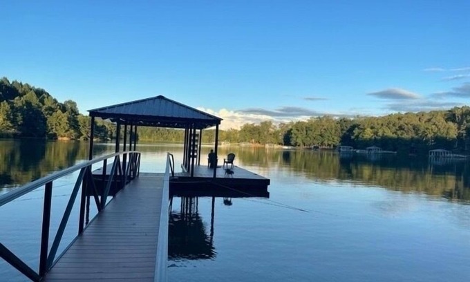 Seneca House | Lakefront luxury on Lake Keowee.