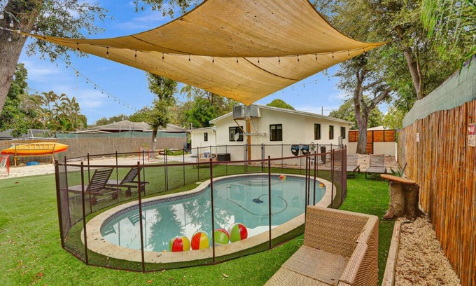 West Park House | Lakefront Oasis: Pool, Kayak & Beach Volleyball