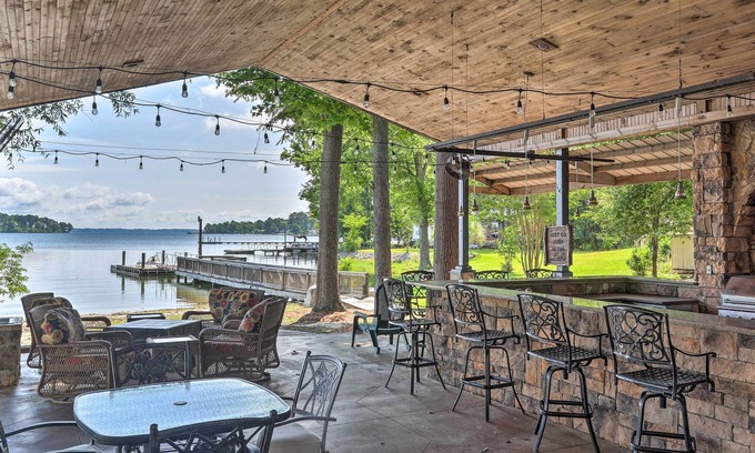 Gilbert House | Lakefront Oasis with Deck & Outdoor Kitchen!