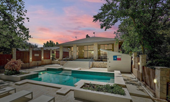 Buchanan Dam House | Lakefront Pool, Fire Pit, + 2 Story Dock on LBJ!