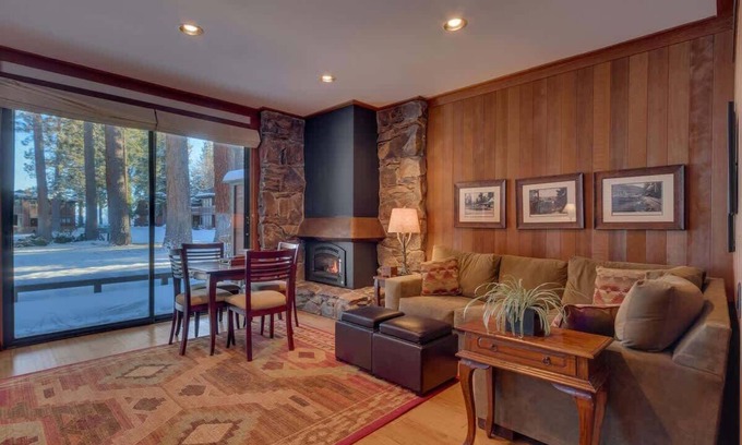Tahoe Tavern House | Lakefront|Pool|Pier|Bouys|Pickleball|Walk to town