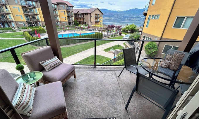 Central Okanagan Condo | *LAKEFRONT + POOL VIEW* 3br/2bath Spacious + Beautiful Condo