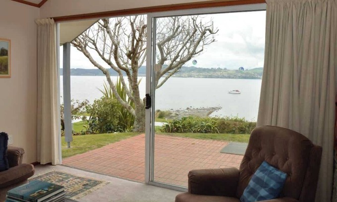 Rainbow Point House | Lakefront prime location in Rainbow Point - fab!