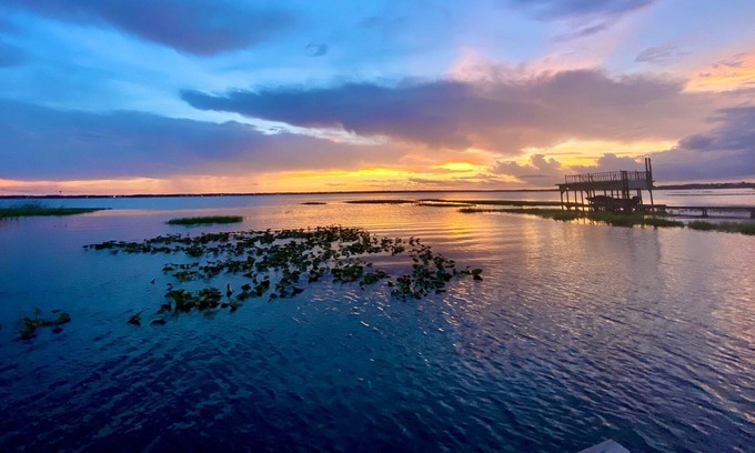 Sebring Cottage | Lakefront retreat for the ultimate sunsets and relaxation.