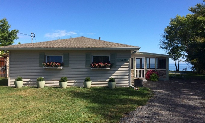 Fancher Cottage | Lakefront Retreat- on Lake Ontario