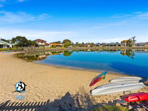 Encounter Bay House | Lakefront Retreat with Private Beach & Water Toys