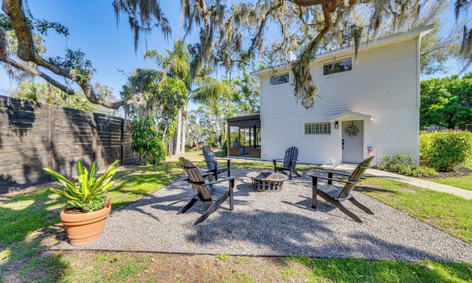 Clermont House | Lakefront Retreat w/Kayaks & Fire Pit in Clermont