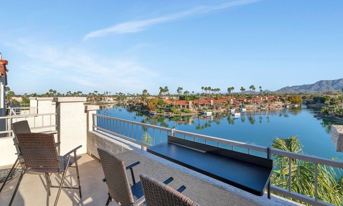 Scottsdale Ranch Condo | Lakefront Scottsdale Penthouse