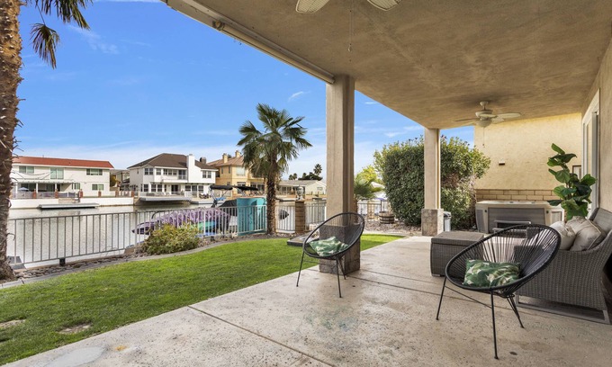 Victorville House | Lakefront Serenity Retreatnn