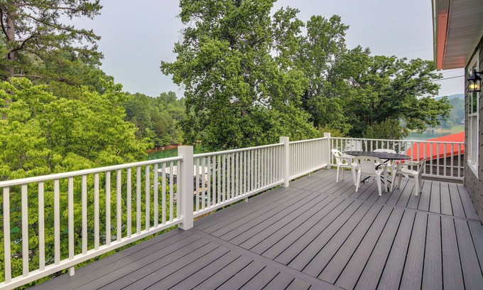 Clairfield House | Lakefront Sharps Chapel Retreat w/Boat Dock!