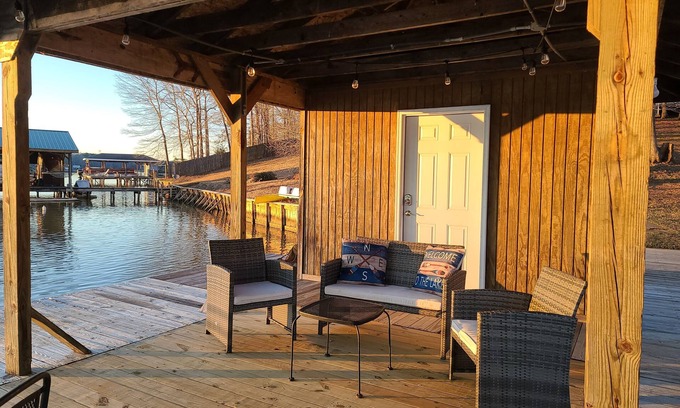 Eatonton Cabin | Lakefront Sinclair Daylight Dreamer, Hot Tub