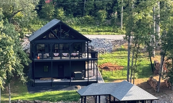 Friendsville Cottage | LAKEFRONT - TN Stud Cottage, Adjacent TN Mare Cottage