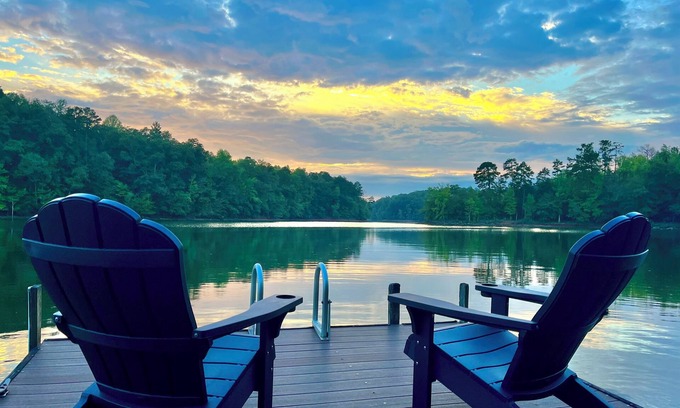 Seneca House | Lakefront Treehouse Retreat Minutes from Clemson University!