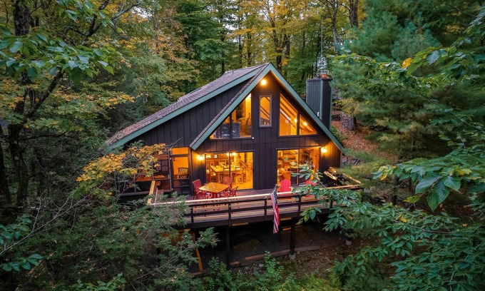 Hamlin House | Lakefront Vibe - Motorboat, Kayaks, Fire Pit, Dock