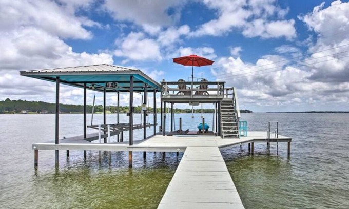 Tool House | Lakefront w/Dock, 300mb WIFI, Theater, Arcade