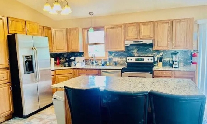White Haven House | LAKEFRONT w/HOT TUB/GAME ROOM/FIREPIT/5 MIN TO SKI/sleeps 12/Pet Friendly