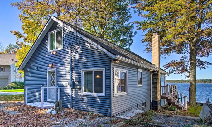 Whitehall Cottage | Lakefront Whitehall Home w/ Boat Slip & Deck!