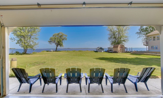 Winneconne House | Lakefront Winneconne Home w/Private Dock!