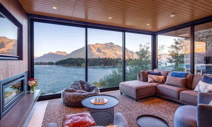 Queenstown Villa | Lakehouse 1 – Parking, AC, Fireplace, Lake Views