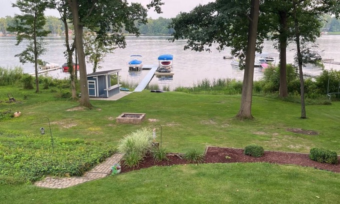 Paw Paw House | Lakehouse Retreat: 5 Bedrooms, Sleeps 22
