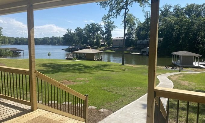 Eatonton House | LakeHouse w/Great Views-Newly Renovated-private boat house/dock & fire pit