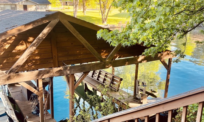 Piney House | Lakehouse with 3 Decks, 2 Covered Boat Slips & Swim Dock!