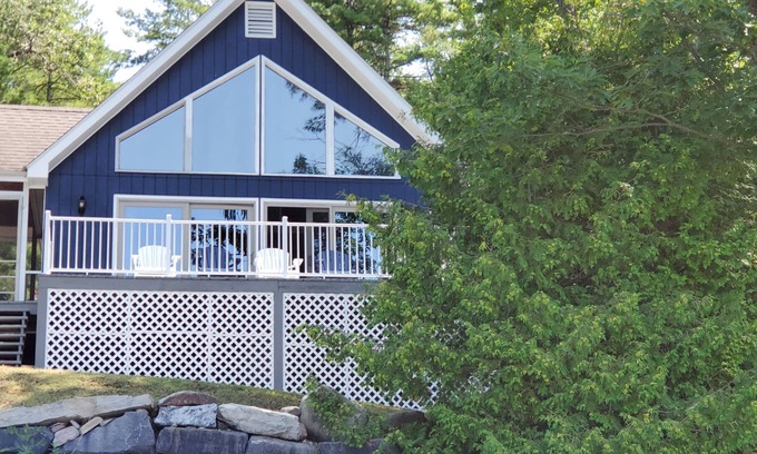 Willsboro House | Lakehouse with Stunning Sunsets on Lake Champlain! Sleeps 6, dog-friendly