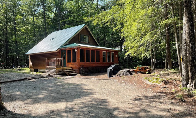 Bridgton Cabin | Lakes & Mountain Experience! 4 Seasons Getaway - 3 Bed Cozy Cabin