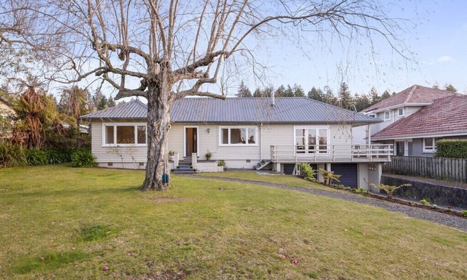 Lynmore House | Lakes or Redwood Forest.you choose