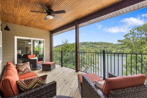 Branson House | Lakeshore Getaway