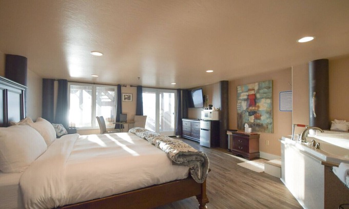 Homer Condo | Lakeshore Lodging Ocean Front Lodges