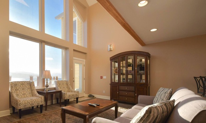 Homer Condo | Lakeshore Lodging Ocean Front Lodges