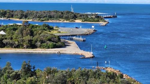 Lakes Entrance House | Lakeside 2-Bedroom Villa