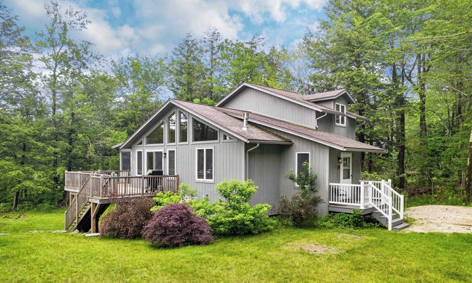 Becket House | Lakeside 3-BR Berkshires Residence