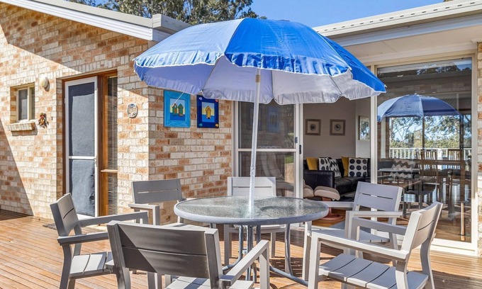 Merimbula Apartment | Lakeside Apartment- By the water edge